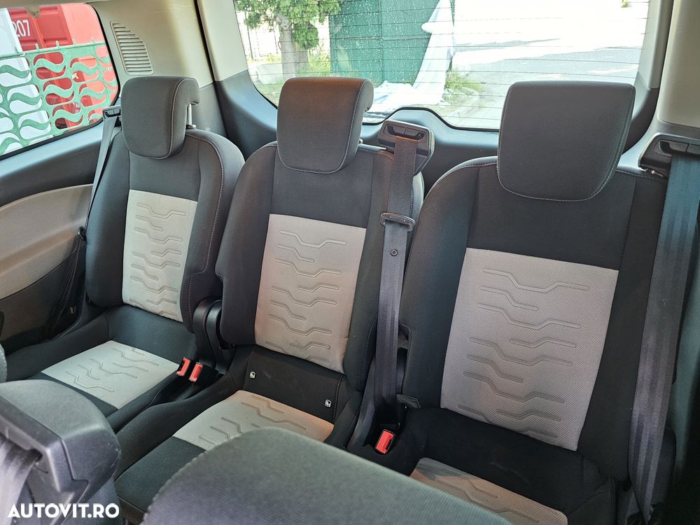 Ford Tourneo Custom - 22