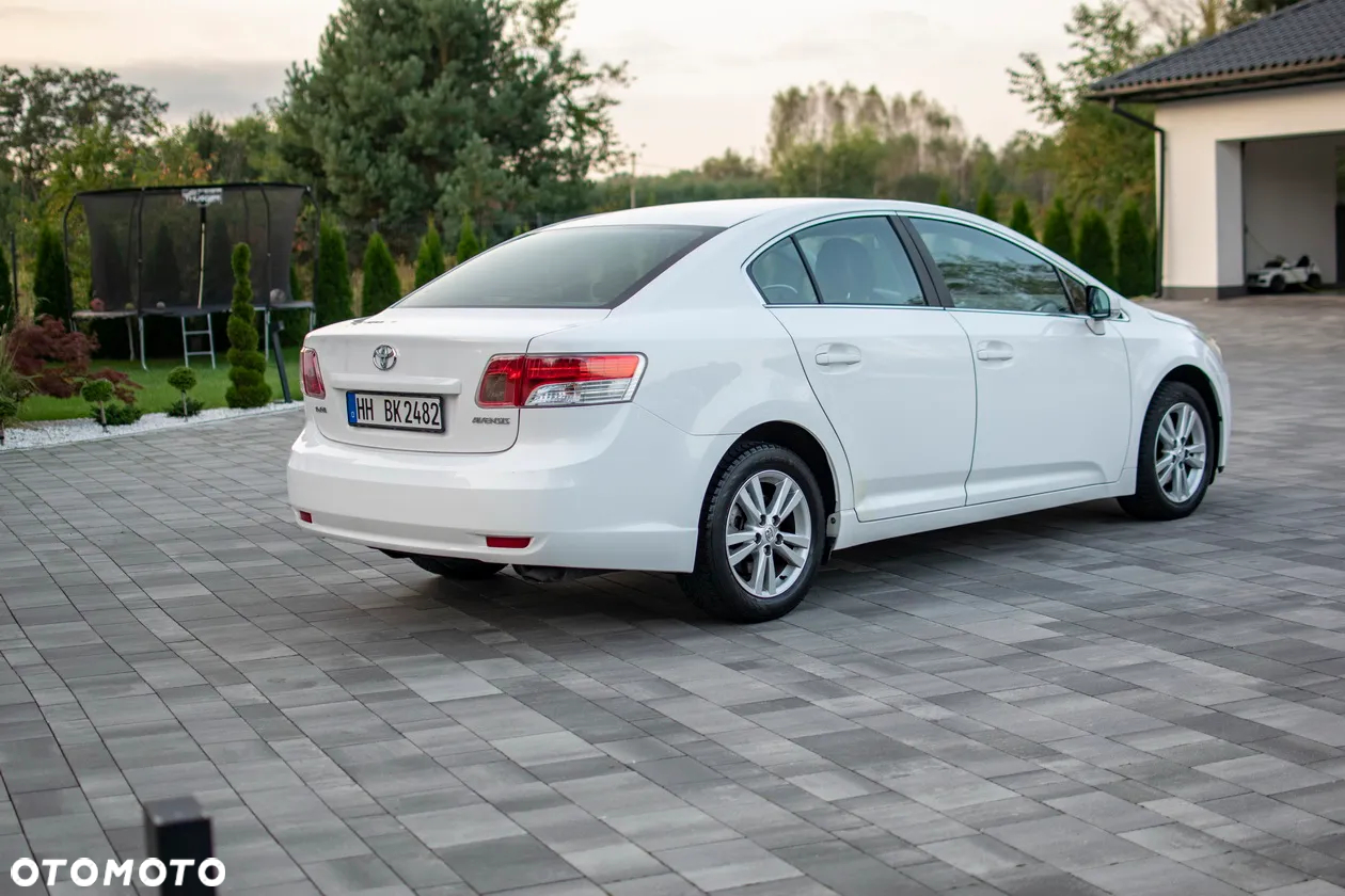Toyota Avensis - 15