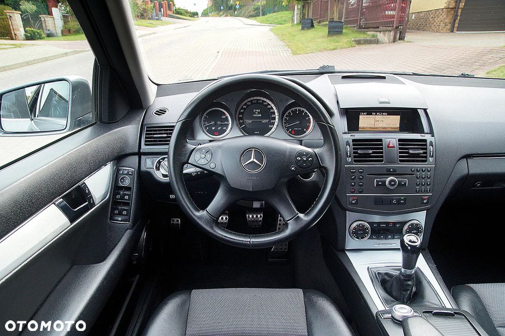 Mercedes-Benz Klasa C 180 CGI BlueEff Avantgarde - 13