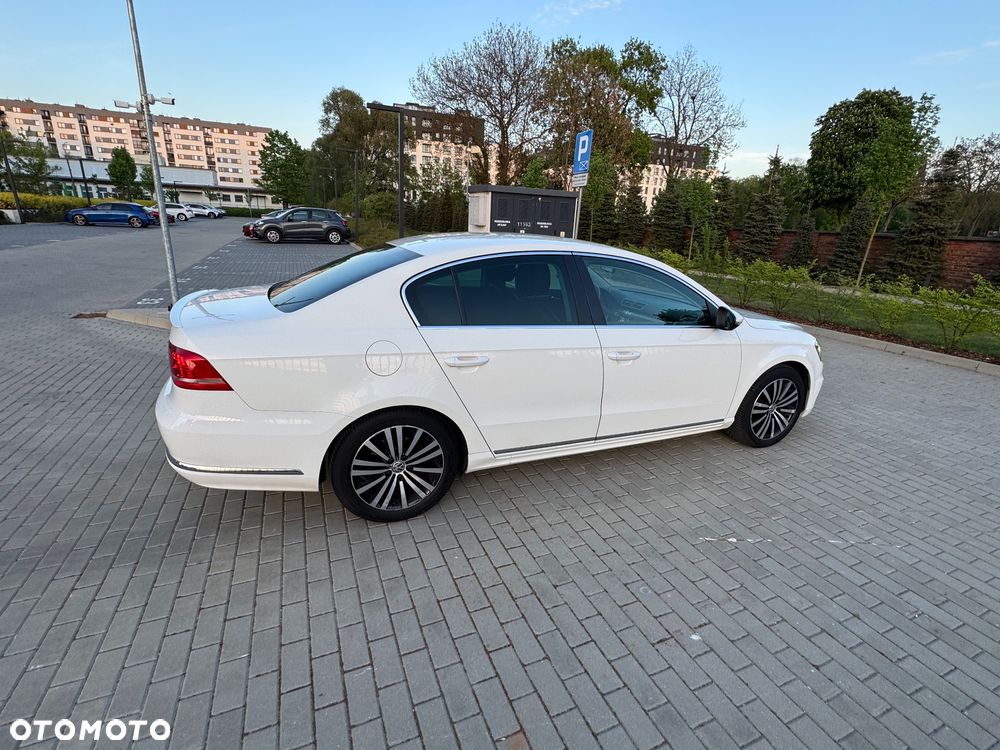 Volkswagen Passat 2.0 TDI Highline R-Style - 4
