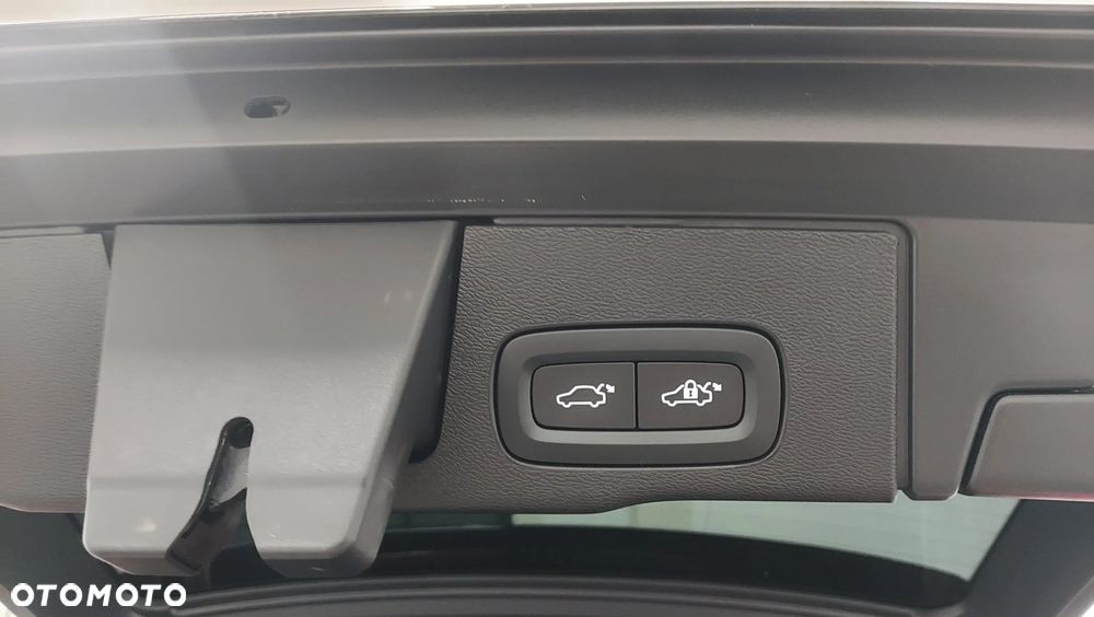 Volvo XC 60 B4 D Plus Dark - 10