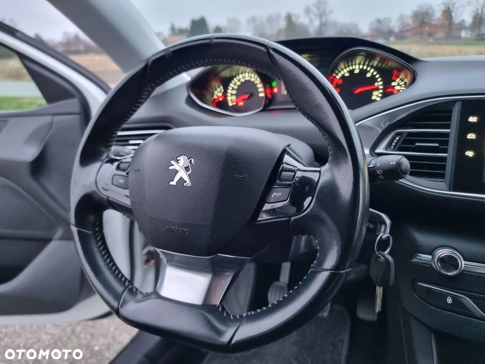 Peugeot 308 1.6 BlueHDi Allure S&S - 27