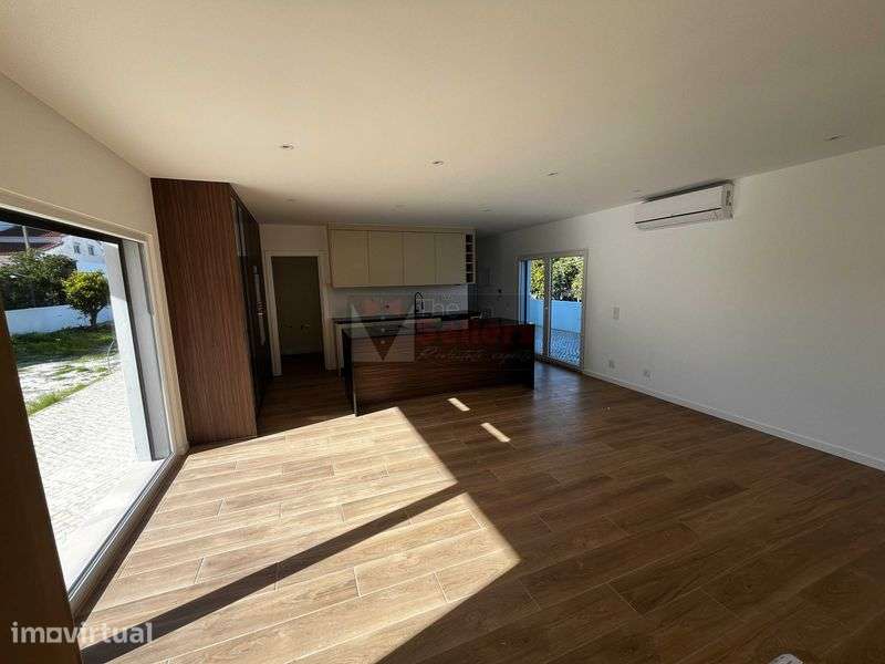 Fantástica Moradia Térrea Isolada Piscina – Lote 552m2 Fernão Ferro - Grande imagem: 2/11