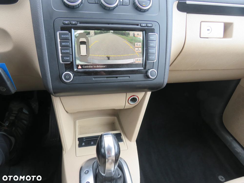Volkswagen Touran 2.0 TDI DPF BlueMotion Technology DSG Comfortline - 17