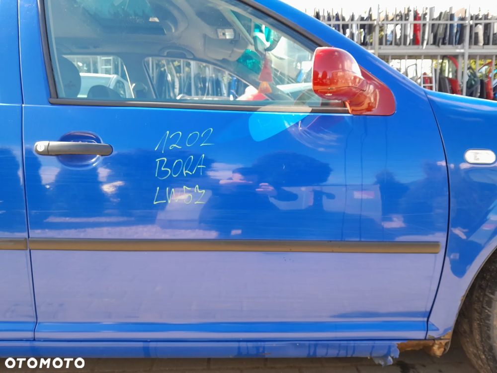 VW BORA DRZWI PRAWE PRZEDNIE PRAWY PRZÓD KOLOR: LW5Z - 1
