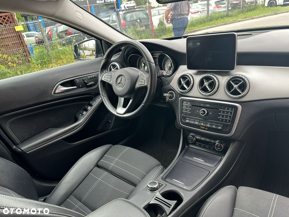 Mercedes-Benz GLA - 23