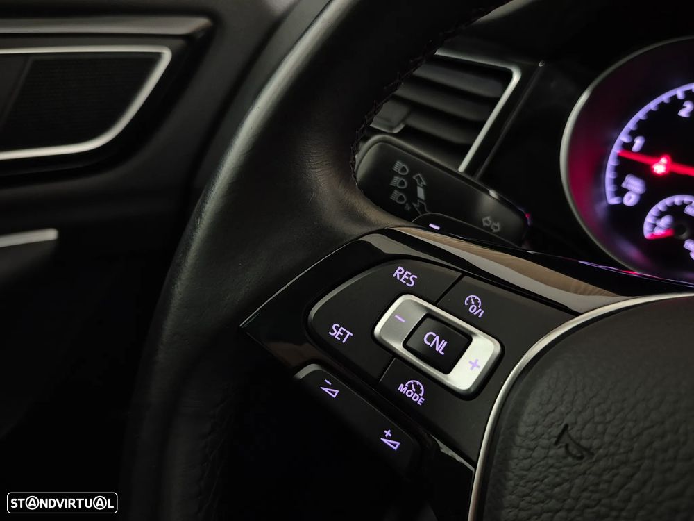 VW Golf Sportsvan 1.6 TDI Highline DSG - 24