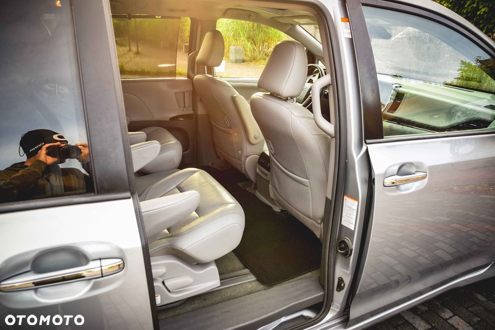 Toyota Sienna 3.5 V6 - 22