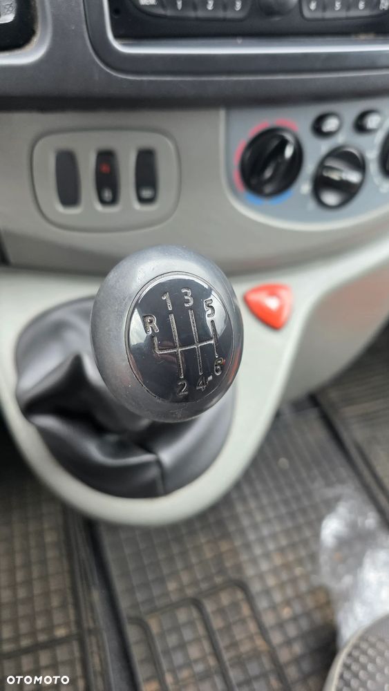Opel Vivaro - 11
