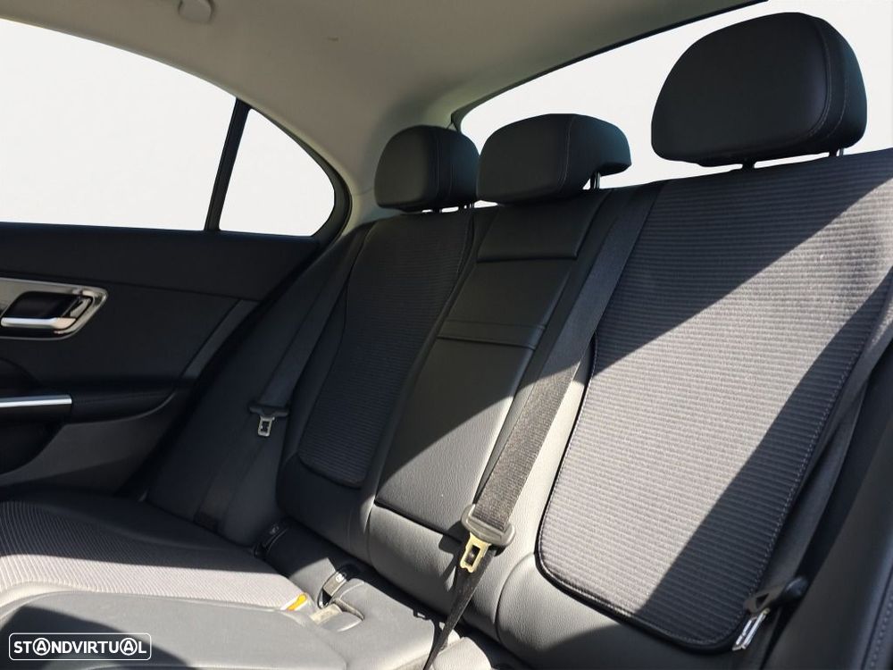 Mercedes-Benz C 300 — fotografia 14
