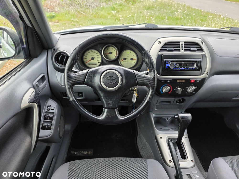 Toyota RAV4 - 6