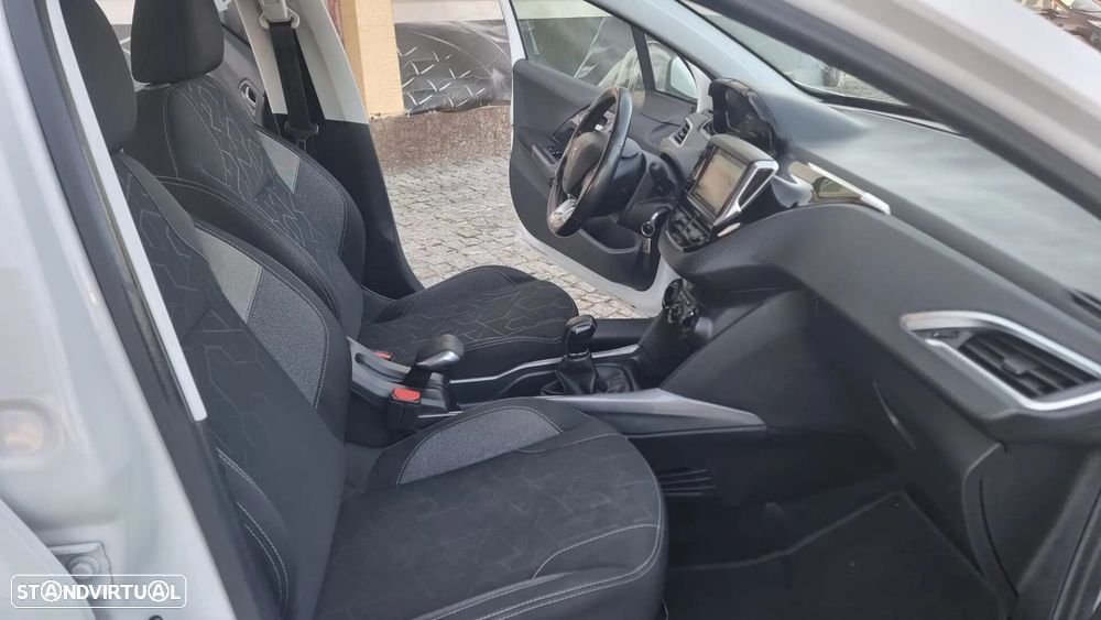 Peugeot 2008 1.2 PureTech Style - 9