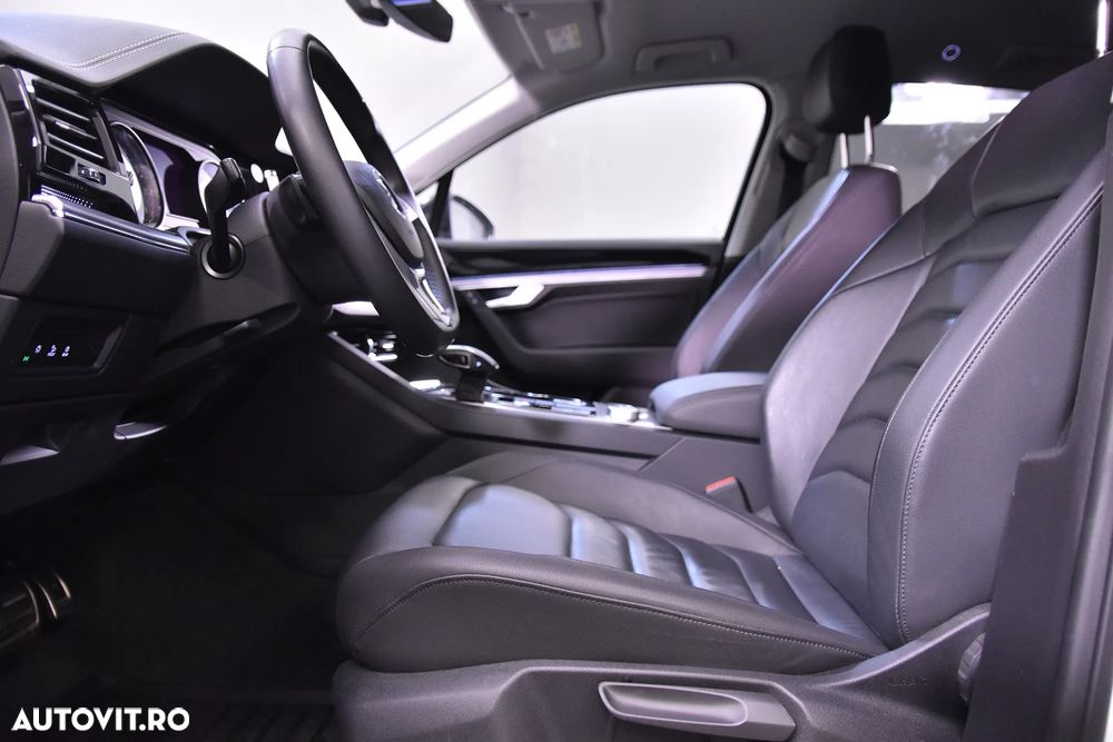 Volkswagen Touareg - 23