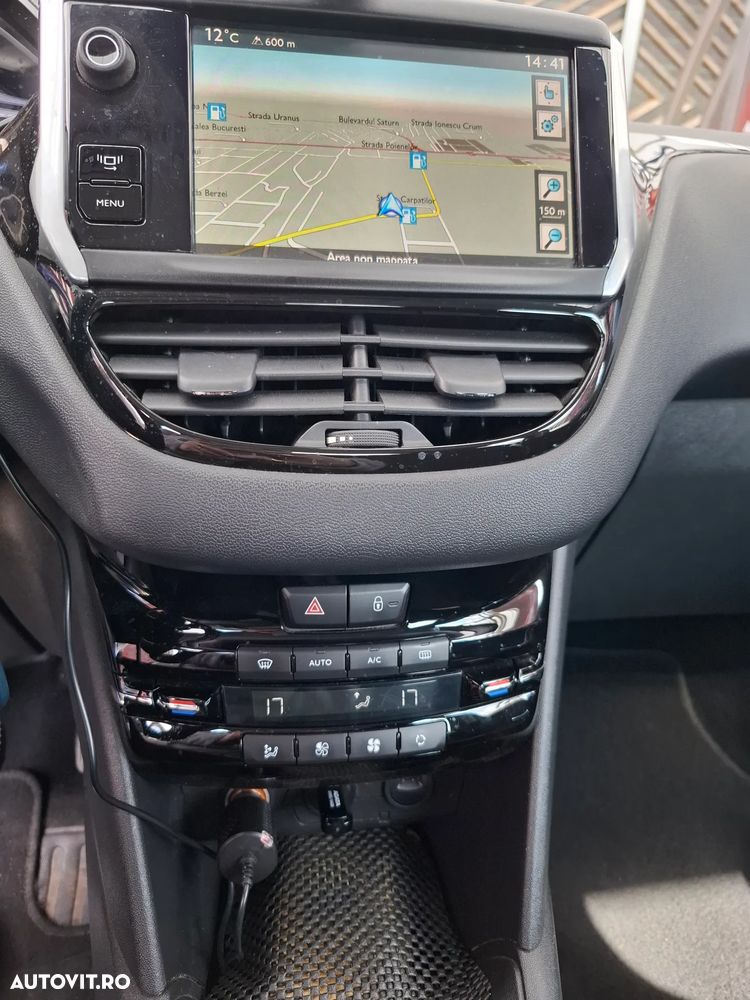 Peugeot 208 120 VTI Allure - 3
