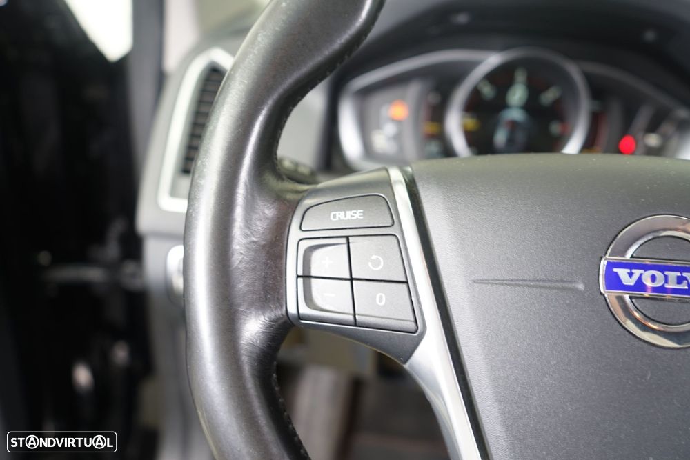 Volvo XC 60 2.0 D3 Momentum Geartronic - 22