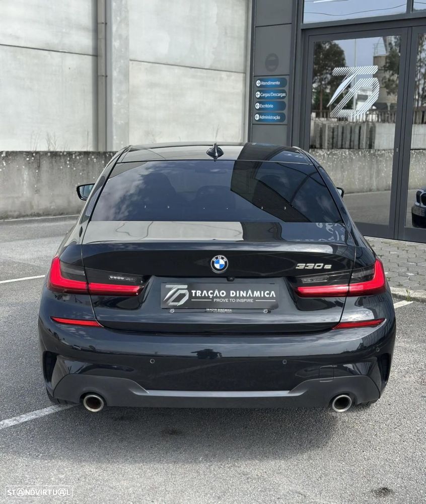 BMW 330 e Pack Desportivo M Pro Auto - 13