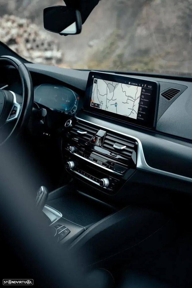 BMW 530 e Pack Desportivo M - 15