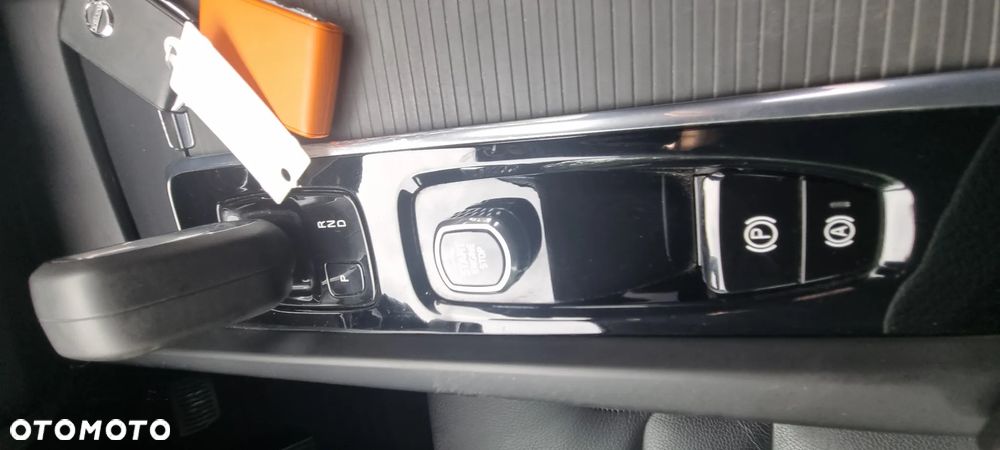 Volvo XC 60 ver-b4-d-momentum-pro - 34