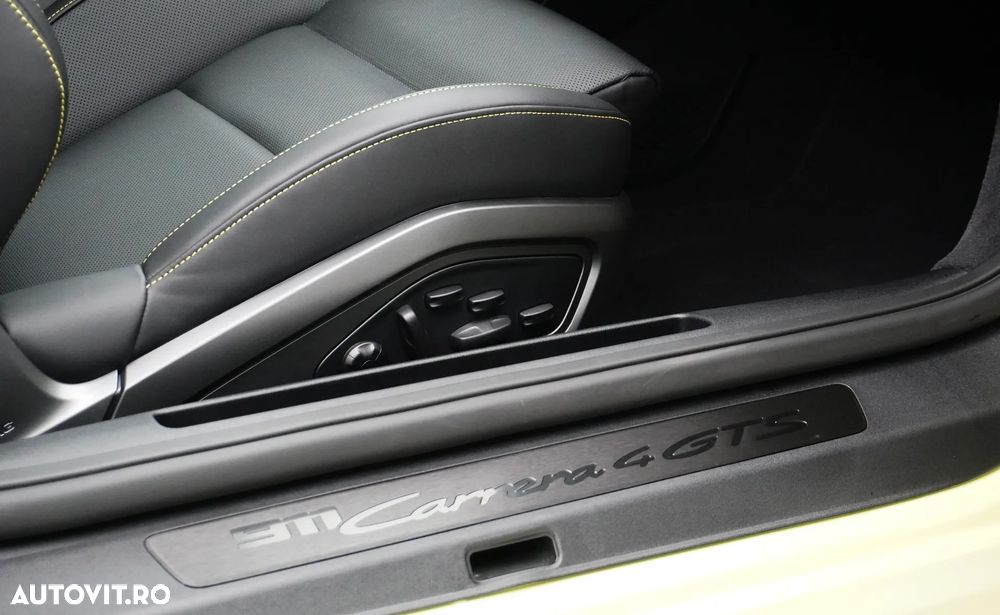 Porsche 911 Carrera 4 GTS PDK - 21