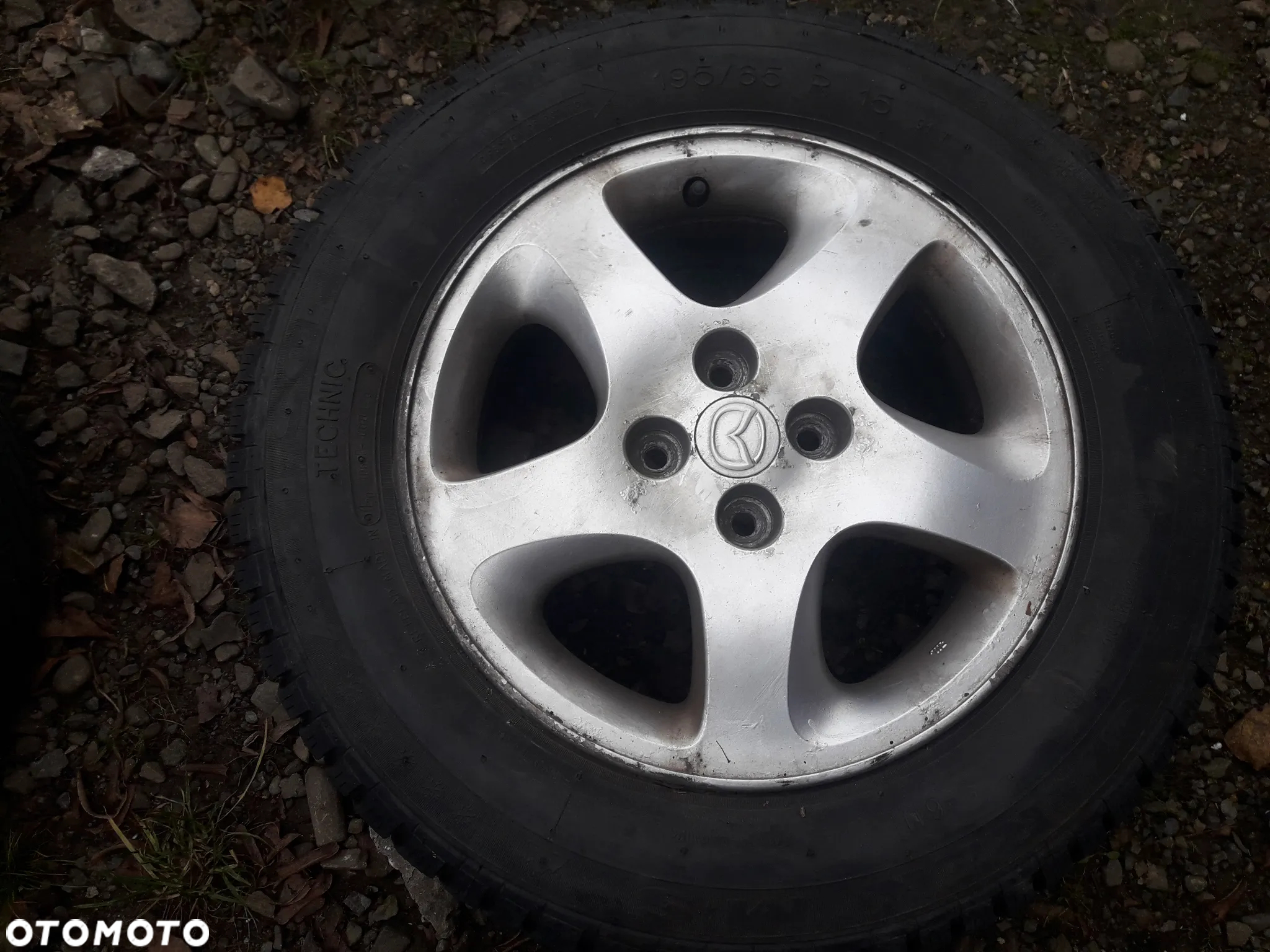 Toyota Yaris Corolla Mazda 2 DE  323 323f  Alufelgi z oponami zimowymi 15 c 4X100 - 7
