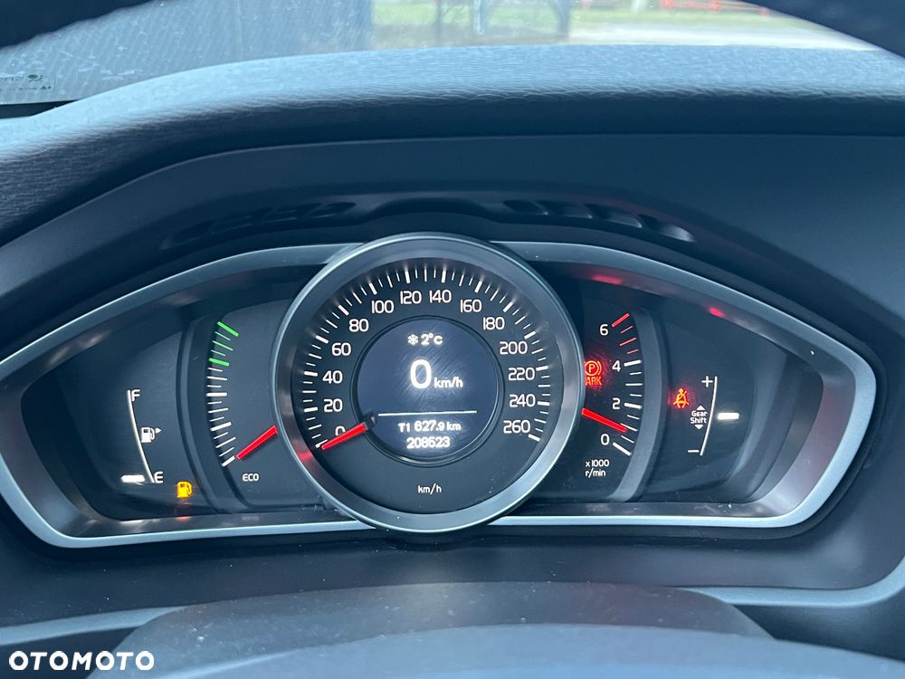 Volvo V40 Cross Country D2 Momentum - 19