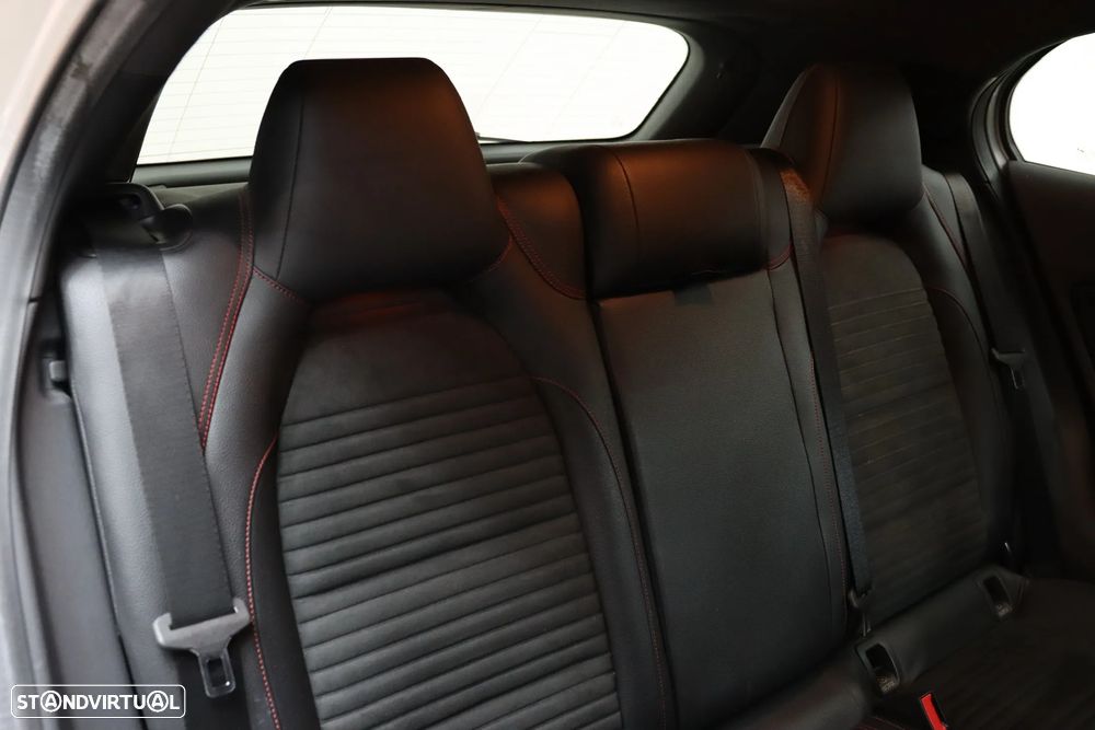 Mercedes-Benz GLA 200 (CDI) d 7G-DCT AMG Line - 20