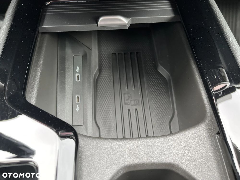 Skoda Superb 2.0 TDI SCR Selection DSG - 37