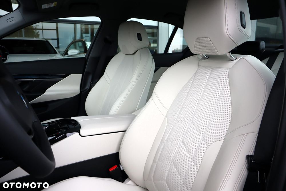 BMW i5 - 11