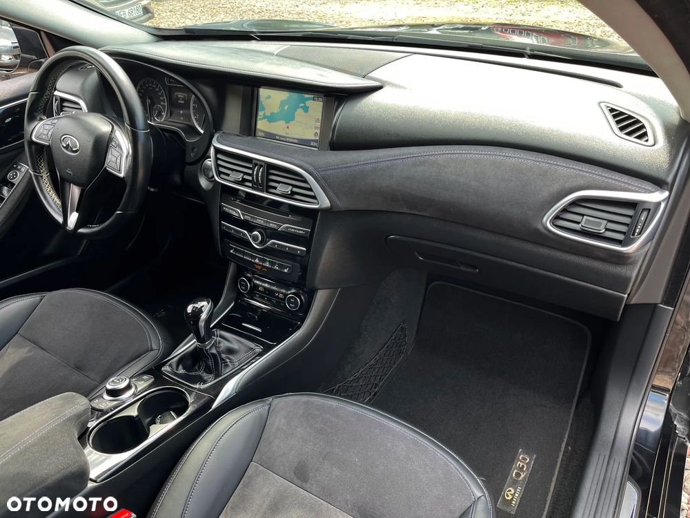 Infiniti Q30 - 38