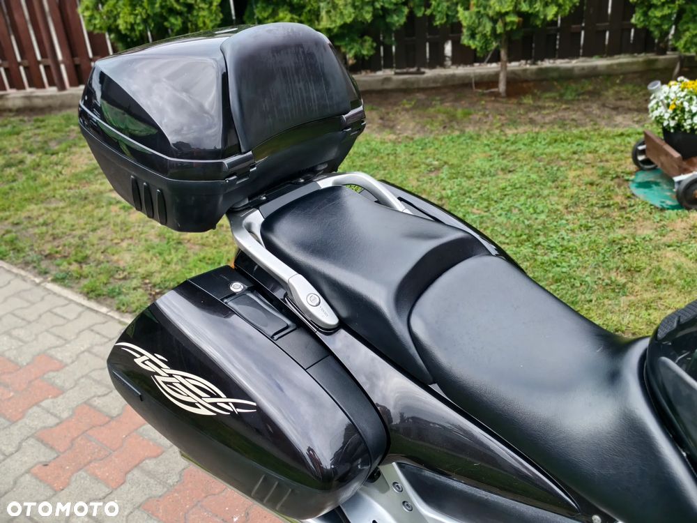Honda ST - 9