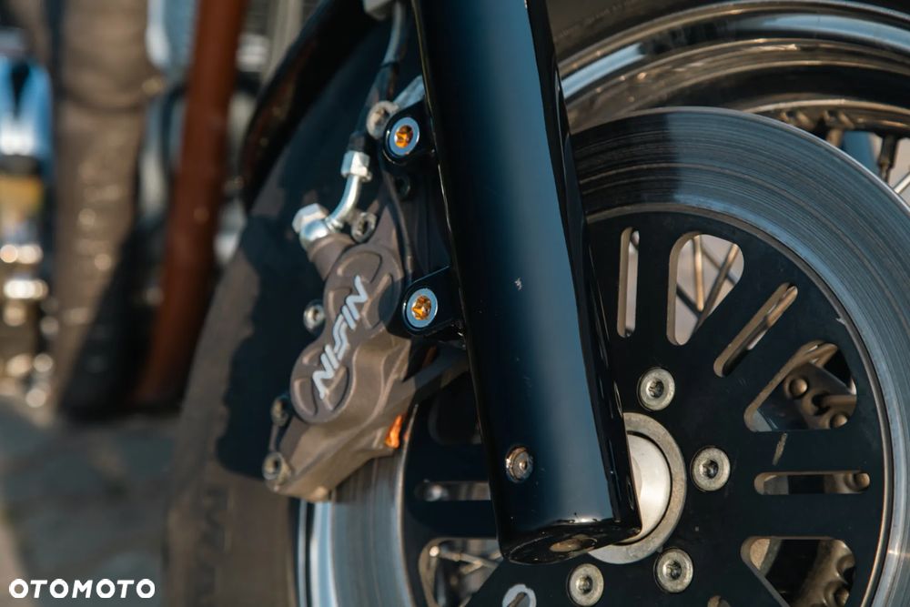 Suzuki Intruder - 8