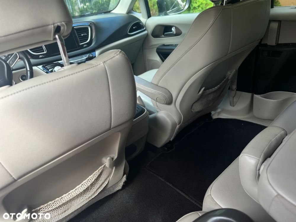 Chrysler Pacifica - 15