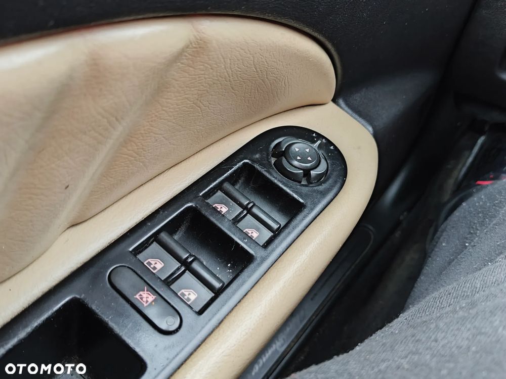 Alfa Romeo 159 1.9 JTDM 8V DPF Distinctive - 20