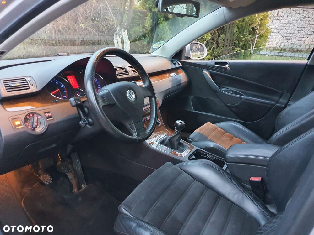 Volkswagen Passat 2.0 FSI Highline - 13