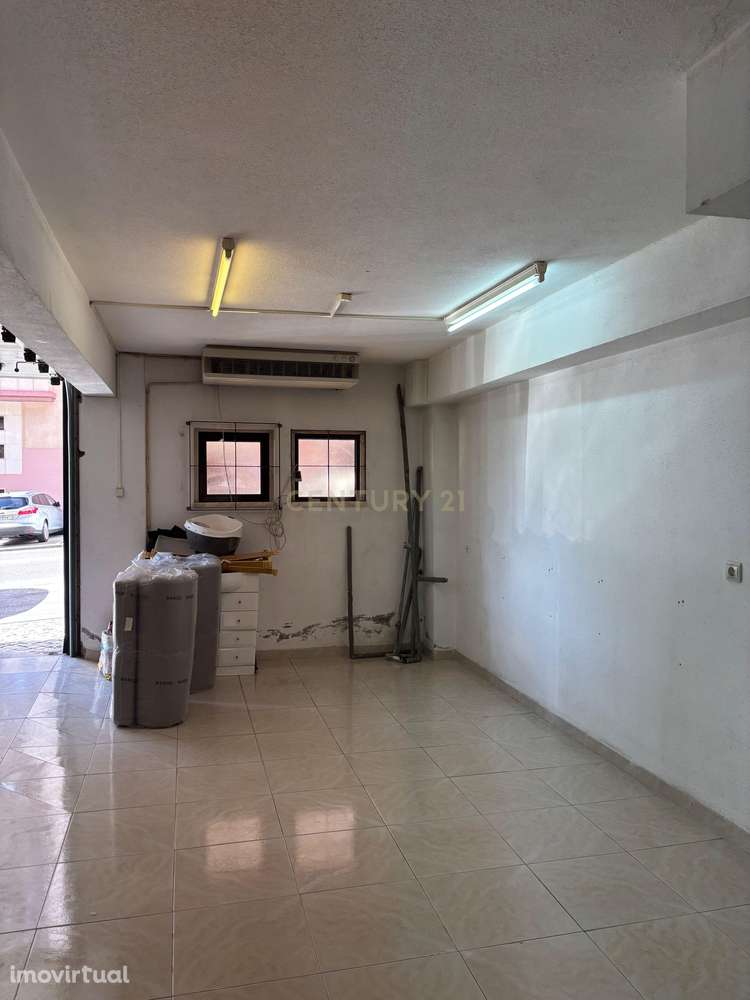 Garagem/ Armazém com portão automático em Odivelas - Grande imagem: 3/8