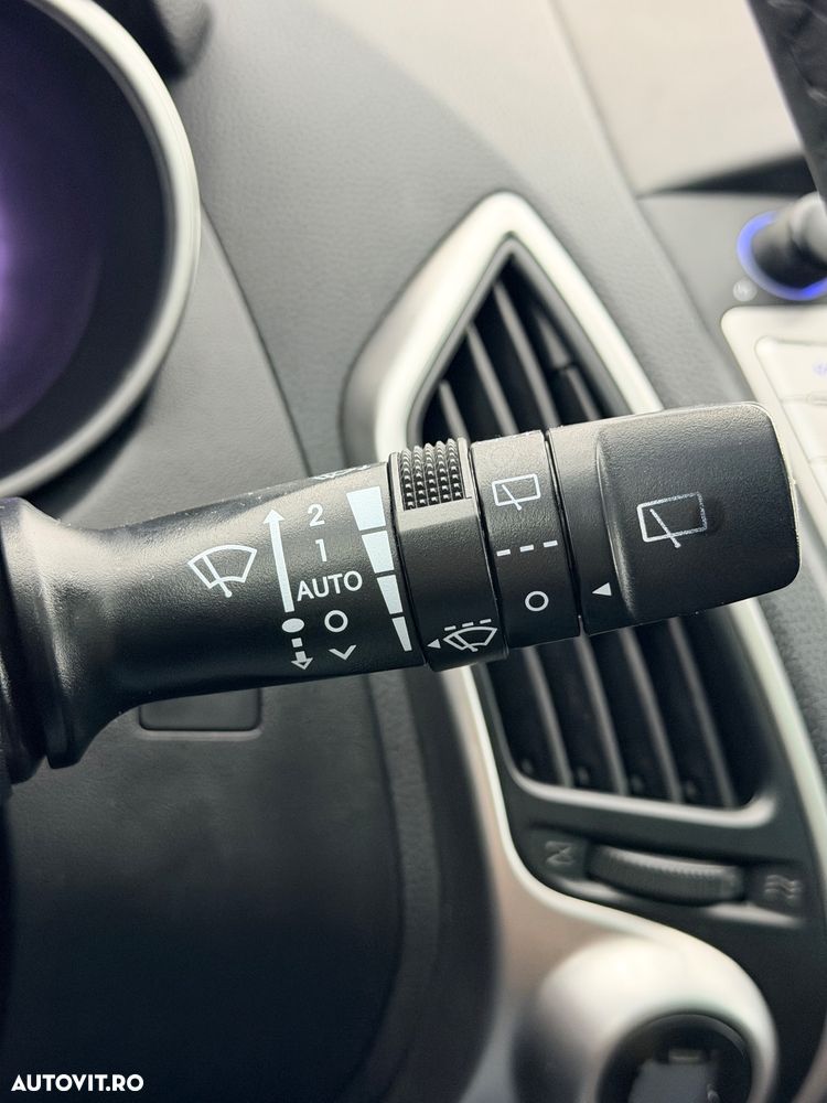 Hyundai ix35 2.0 CRDI 4WD Fifa World Cup Gold Edition - 27