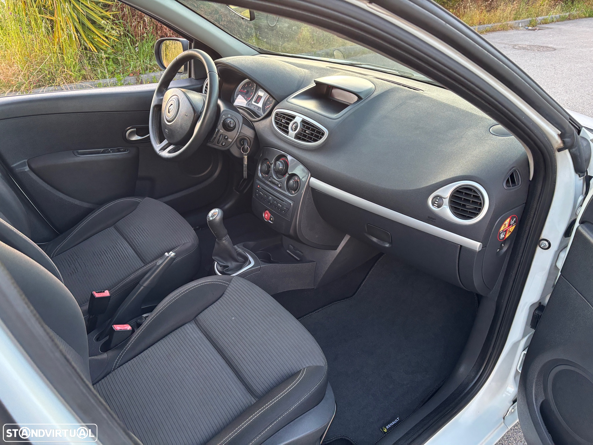 Renault Clio 1.5 dCi Dynamique S - 4