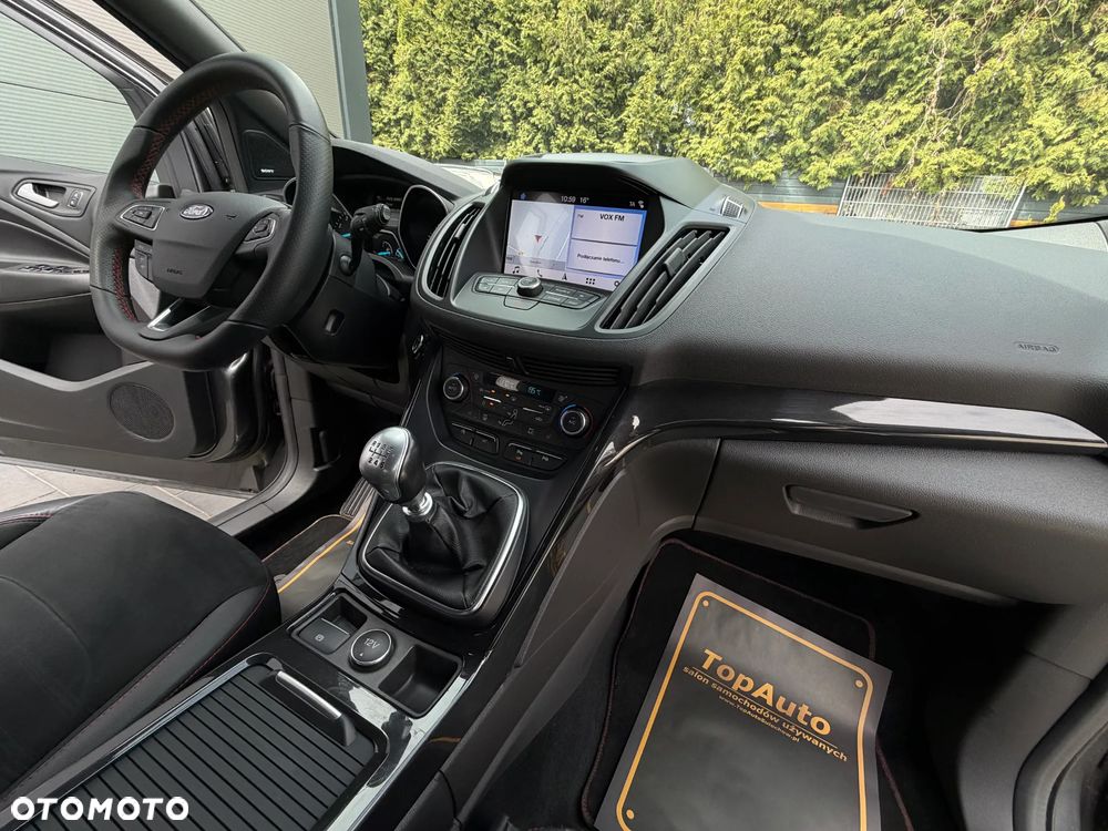 Ford Kuga 1.5 EcoBoost 2x4 ST-Line - 16