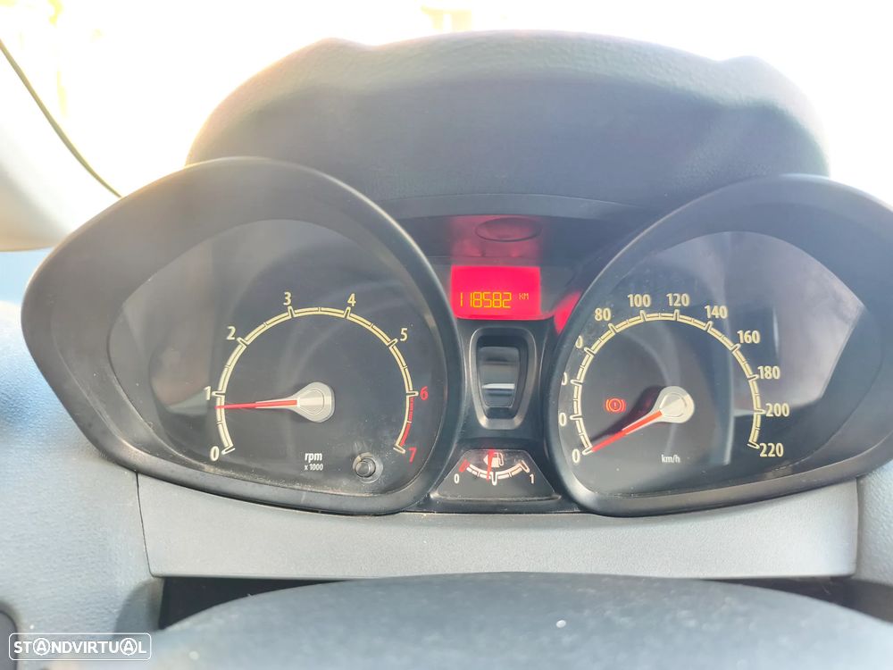 Ford Fiesta 1.25 Techno - 19