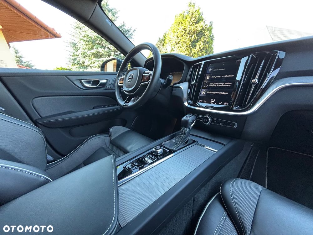 Volvo V60 D4 R-Design - 17