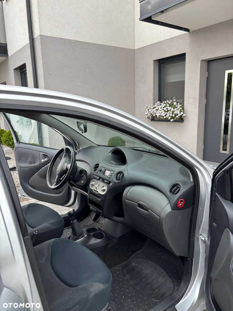 Toyota Yaris 1.4 D-4D - 12