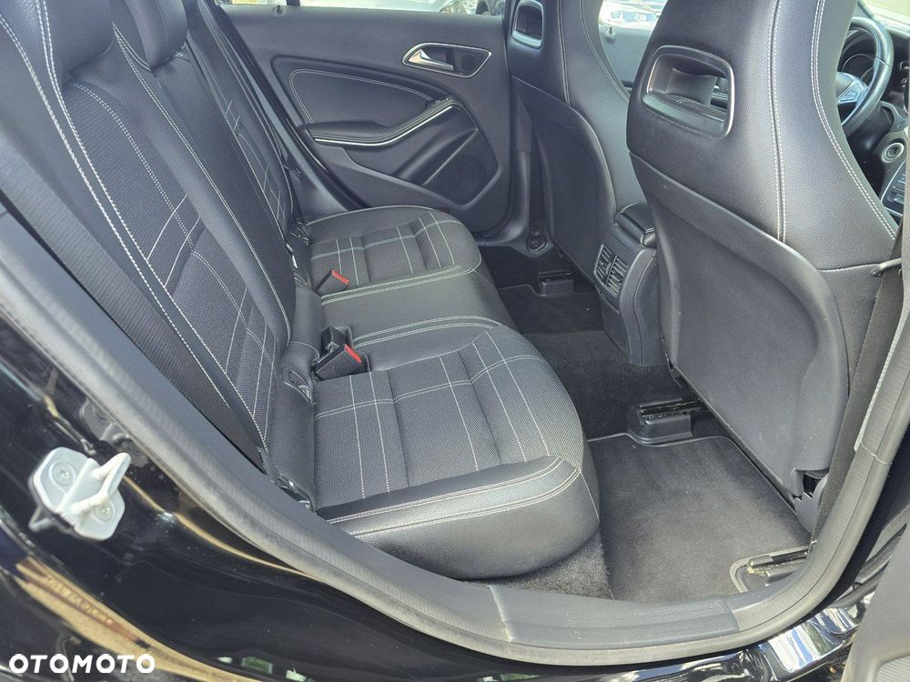 Mercedes-Benz CLA - 12