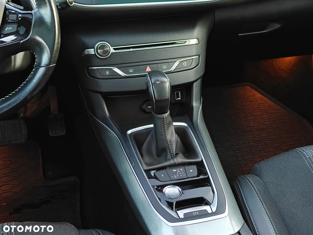 Peugeot 308 1.5 BlueHDi Allure S&S EAT6 - 16