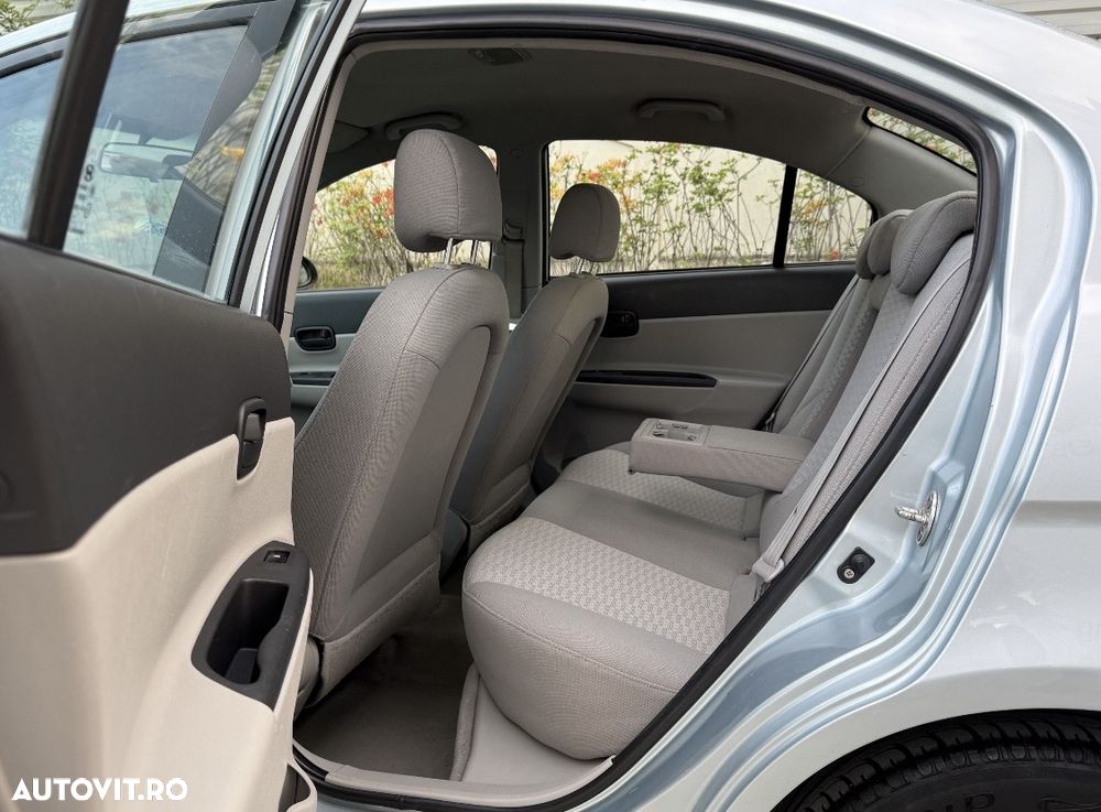 Hyundai Accent - 7