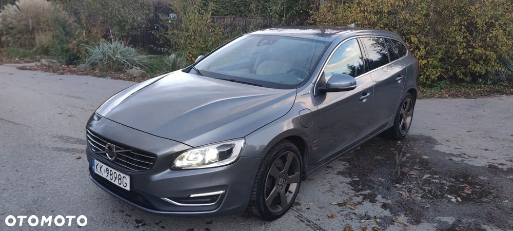 Volvo V60 D6 AWD Plug-in Hybrid Summum - 2