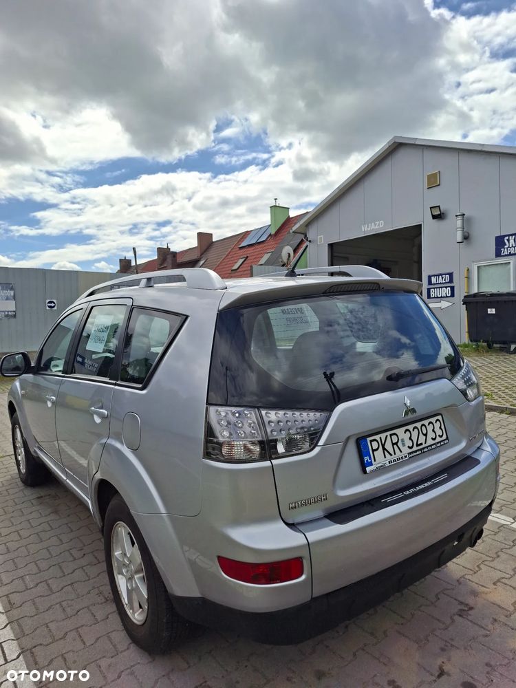 Mitsubishi Outlander 2.0 DI-D 4WD Invite - 3