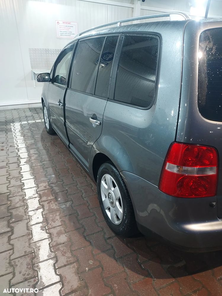 Volkswagen Touran 2.0 TDI Highline - 6