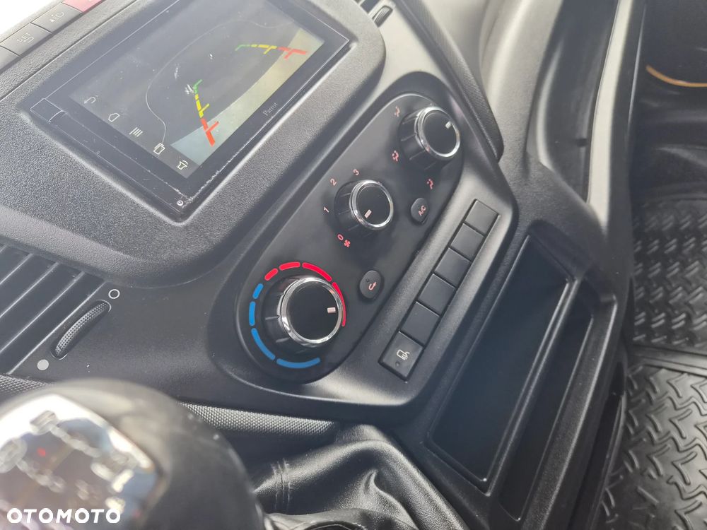 Iveco Daily doka wywrotka bliźniak 3.5 dmc hak 3.5t klima - 11
