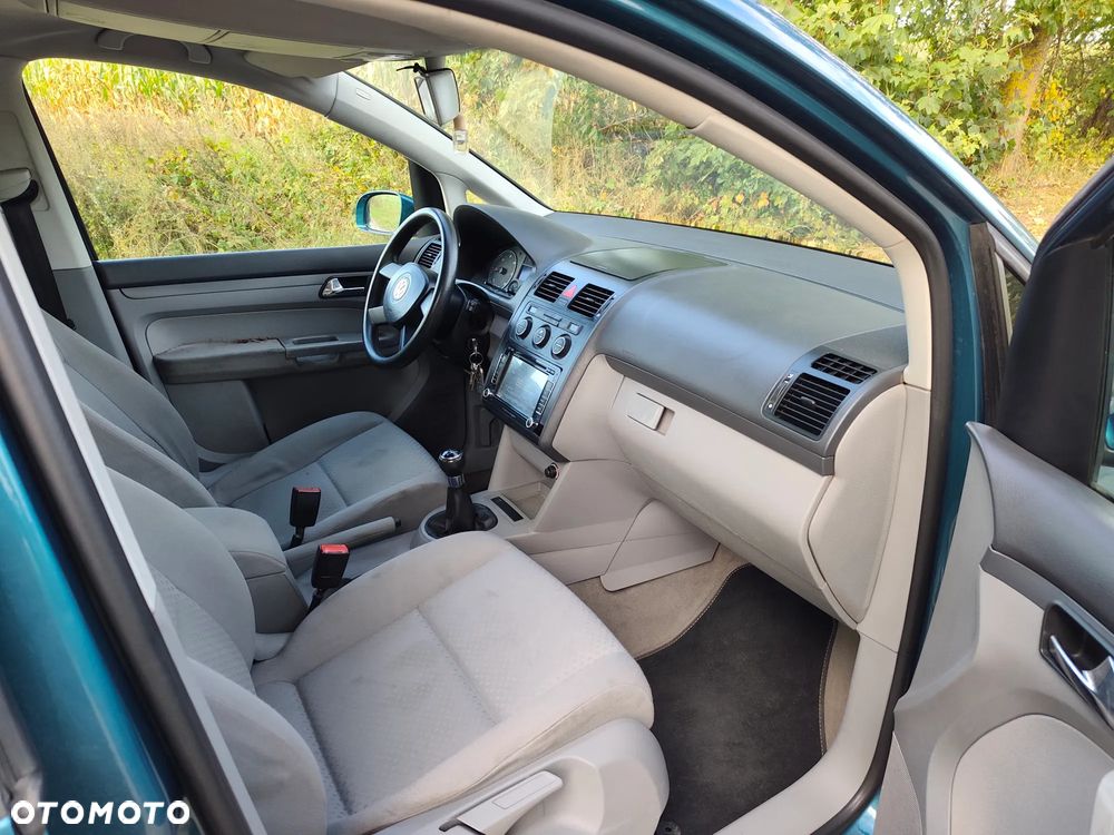 Volkswagen Touran - 15