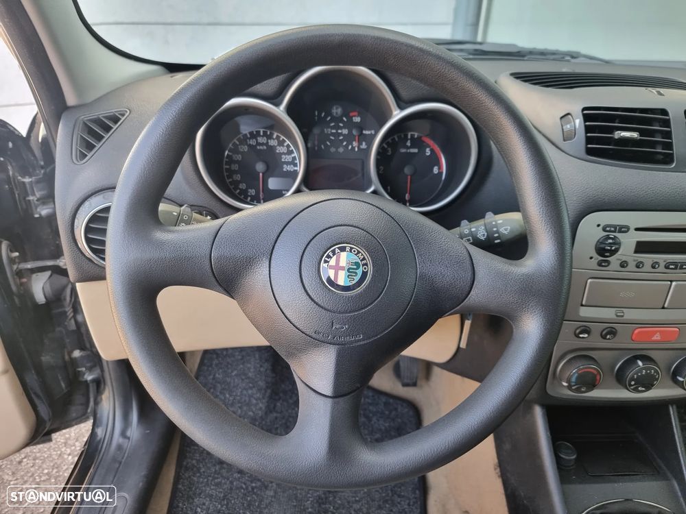 Alfa Romeo 147 1.9 JTD Distinctive - 10